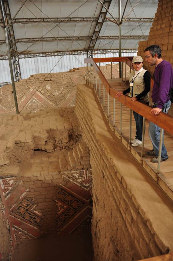 A nossa excelente guia Milagro, que muito nos ensinou sobre a cultura Moche, na Huaca de La Luna, em Trujillo - Peru